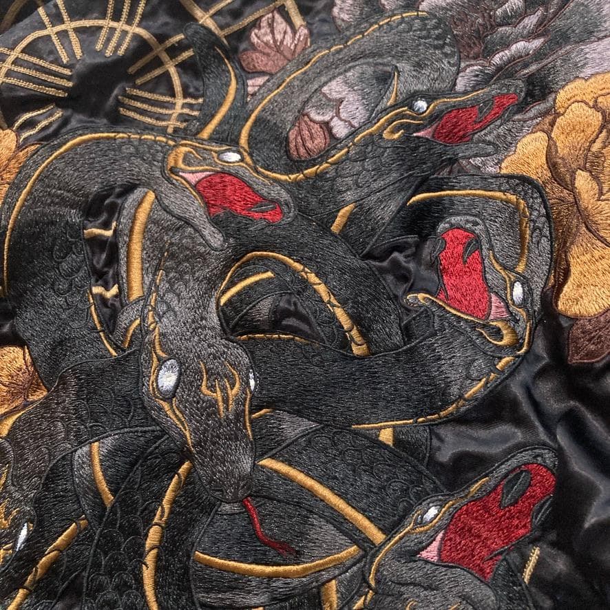 【アク】絡繰魂 粋 XLサイズ 八岐大蛇×牡丹 総刺繍 スカジャン 和柄