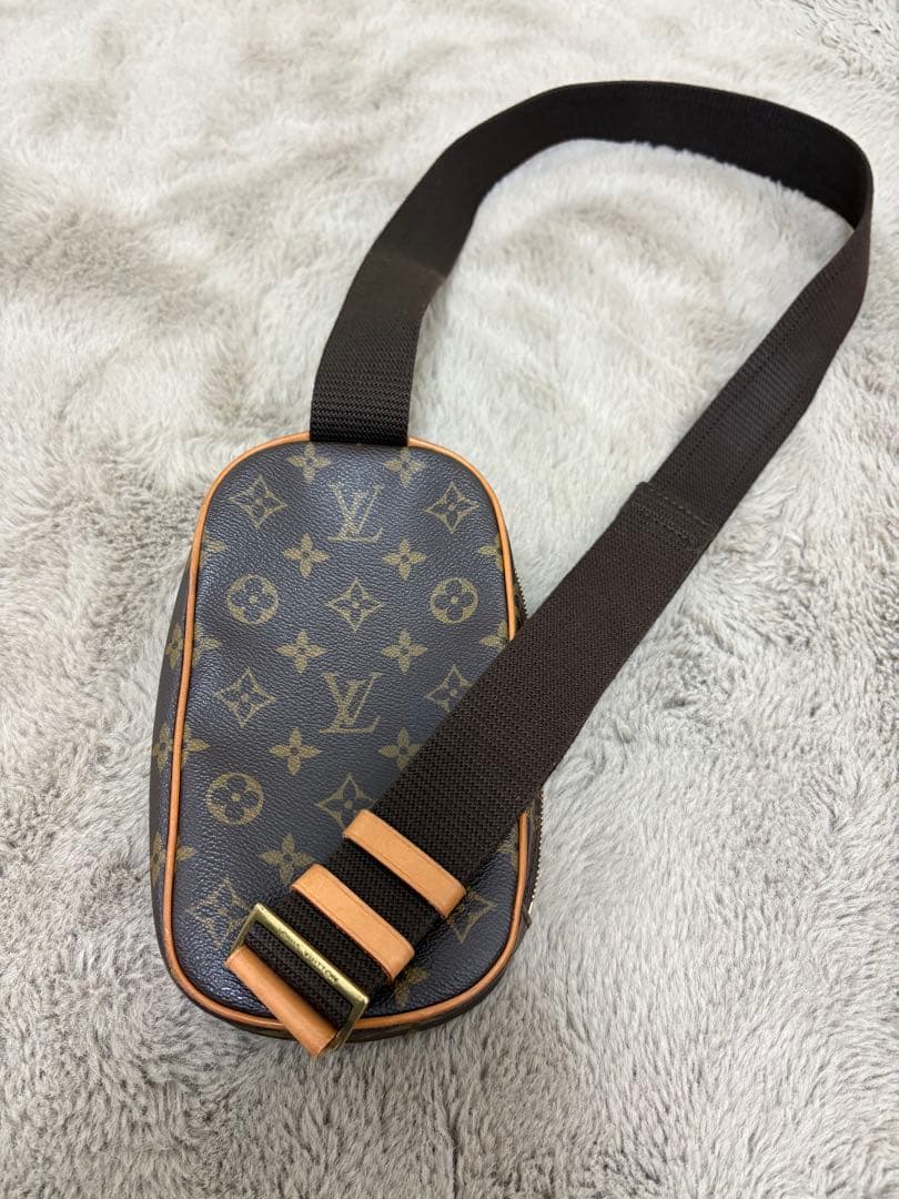 Louis Vuitton ボディバッグ