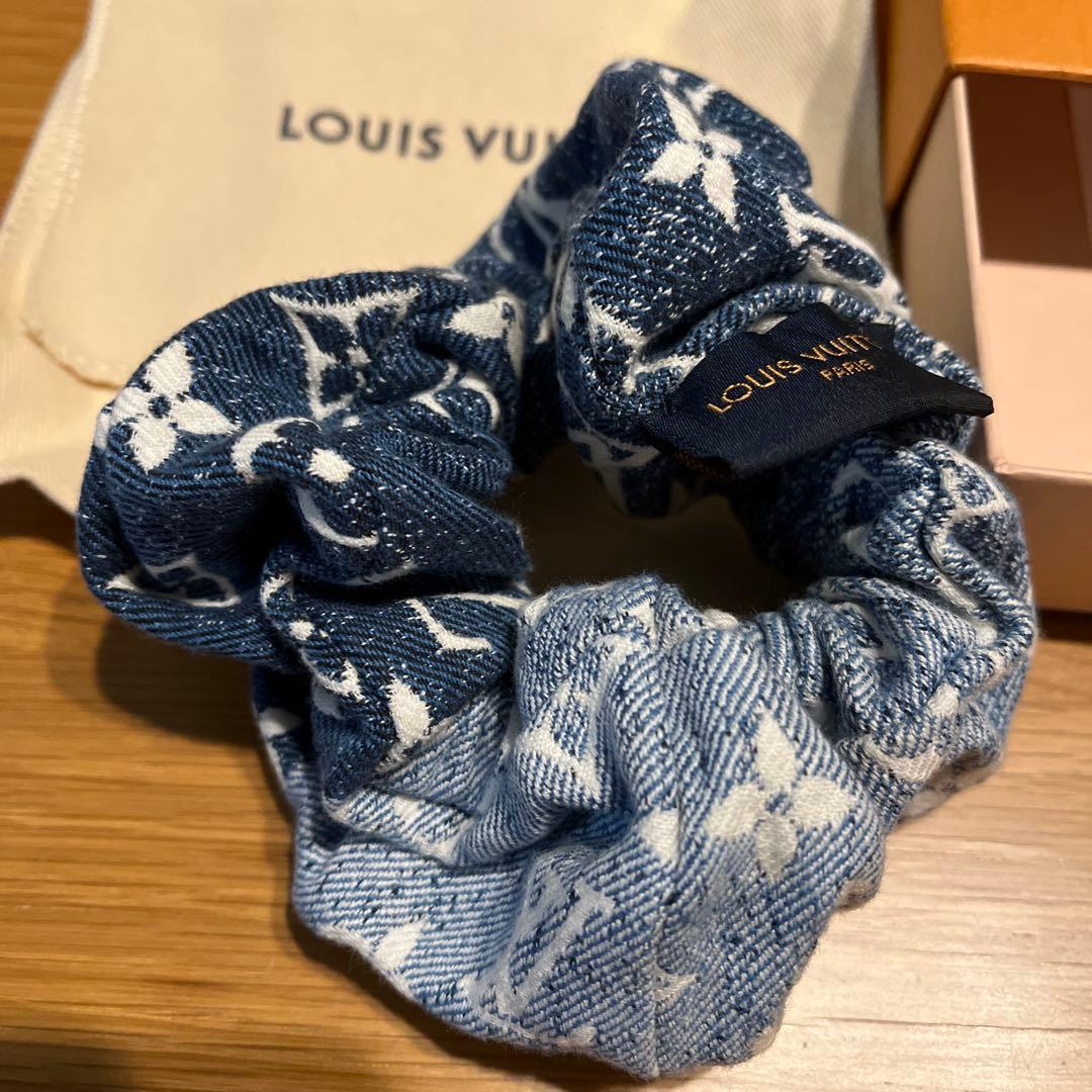 LOUIS VIITTON シュシュ
