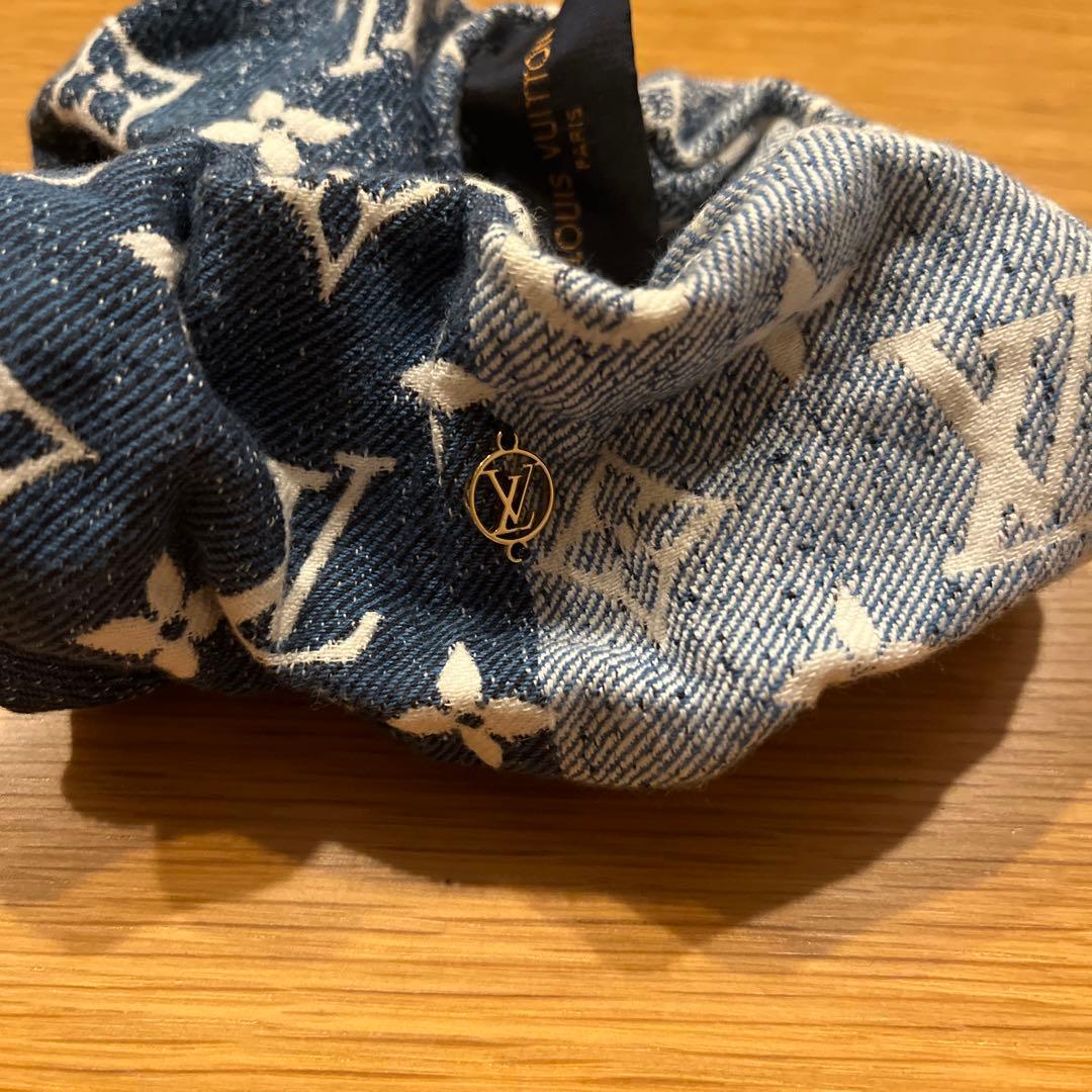 LOUIS VIITTON シュシュ