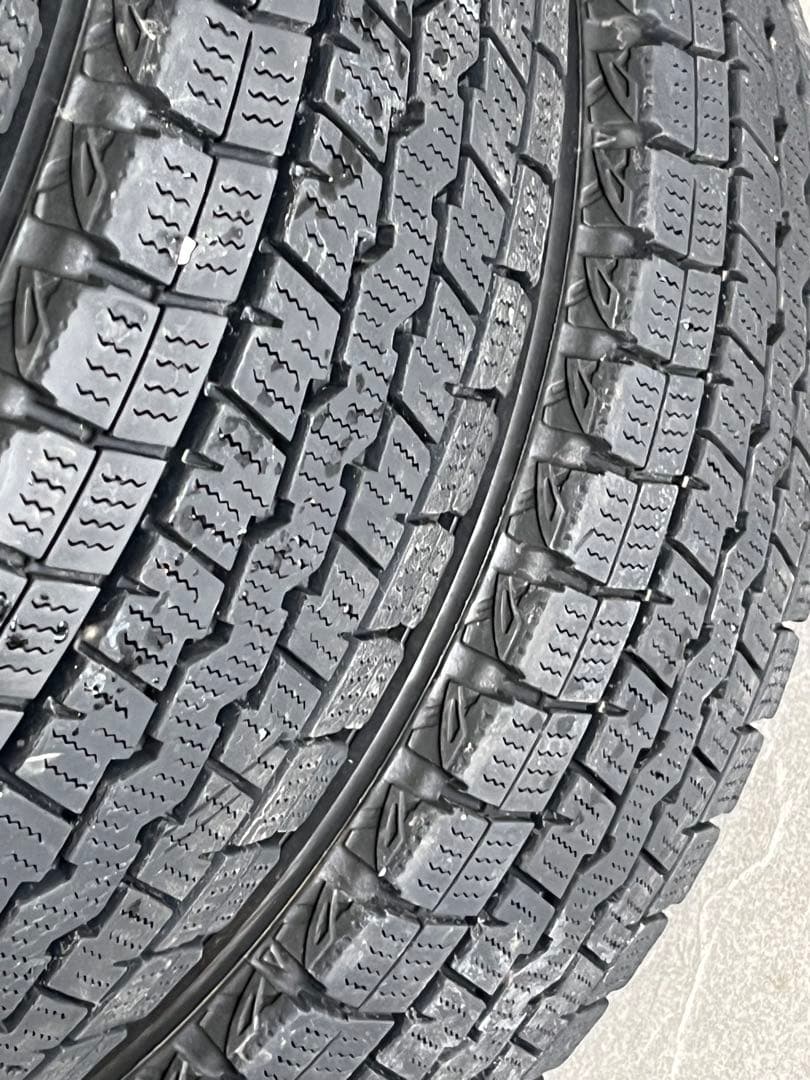 ⭐︎バリ溝‼︎⭐︎ダンロップ　SV01 195/80R15 冬タイヤ　2022年製