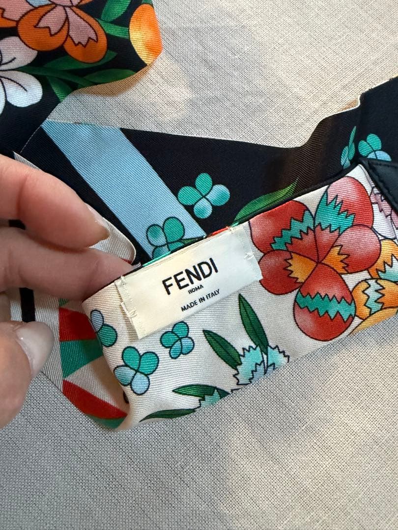FENDI フラワー柄 シルクスカーフ 箱付き