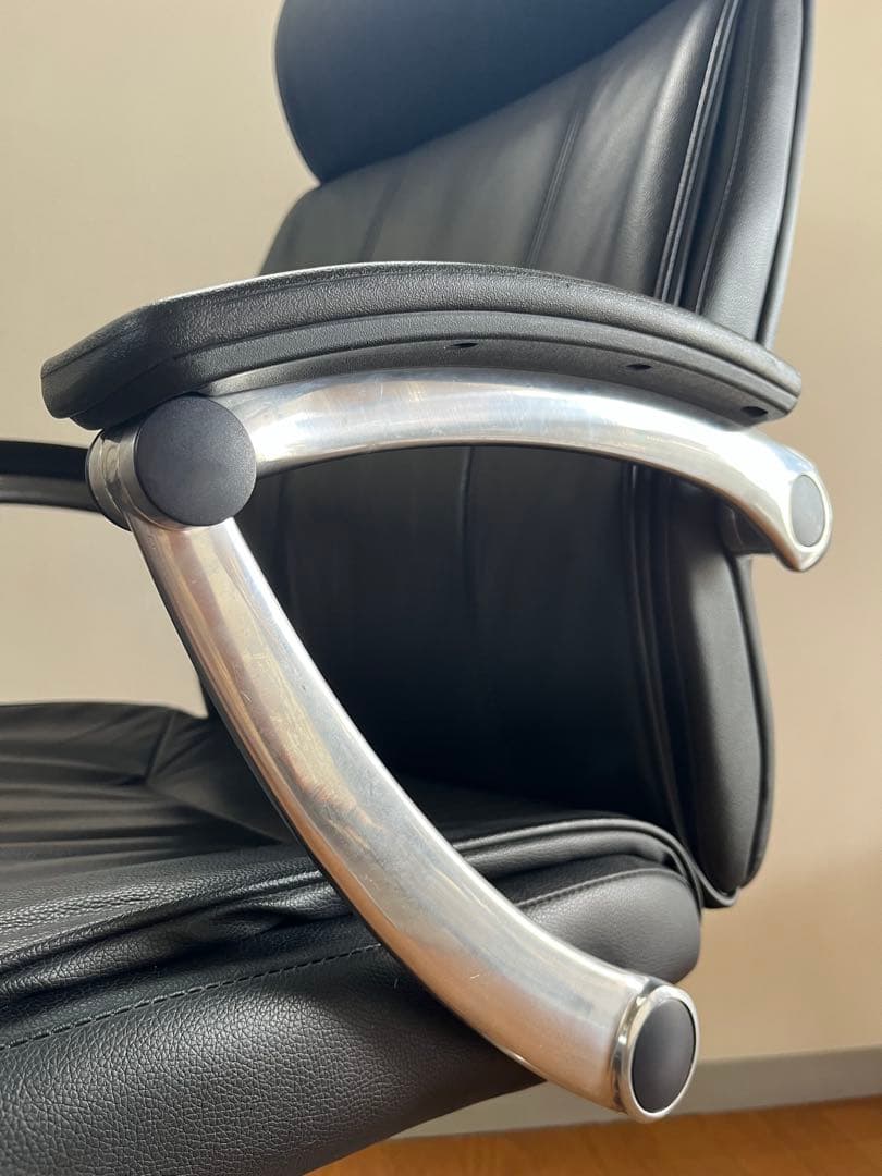 オカムラ　VILLAGE ビラージュ　エグゼクティブチェア　黒　本革　ハイバック