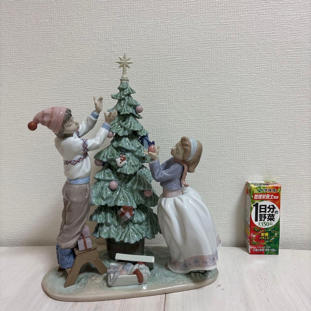 リヤドロ　LLADRO 「ツリーを飾ろう」　新品！