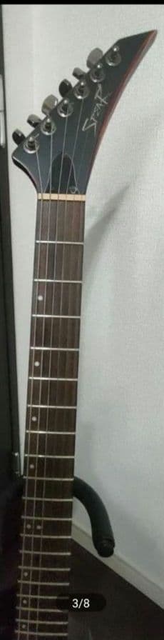 ぽん 送料込 V型エレキギター ブラック/レッド