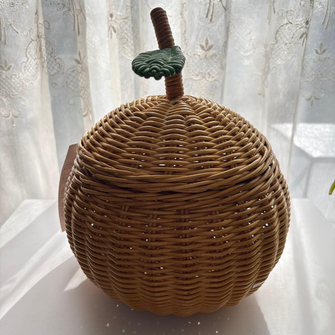 ラタン　藤　りんご　小物入れ　新品 バスケット　蓋付き