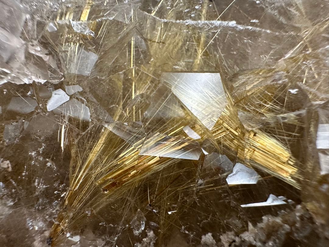 ゴールドルチル原石！かなり貴重です！