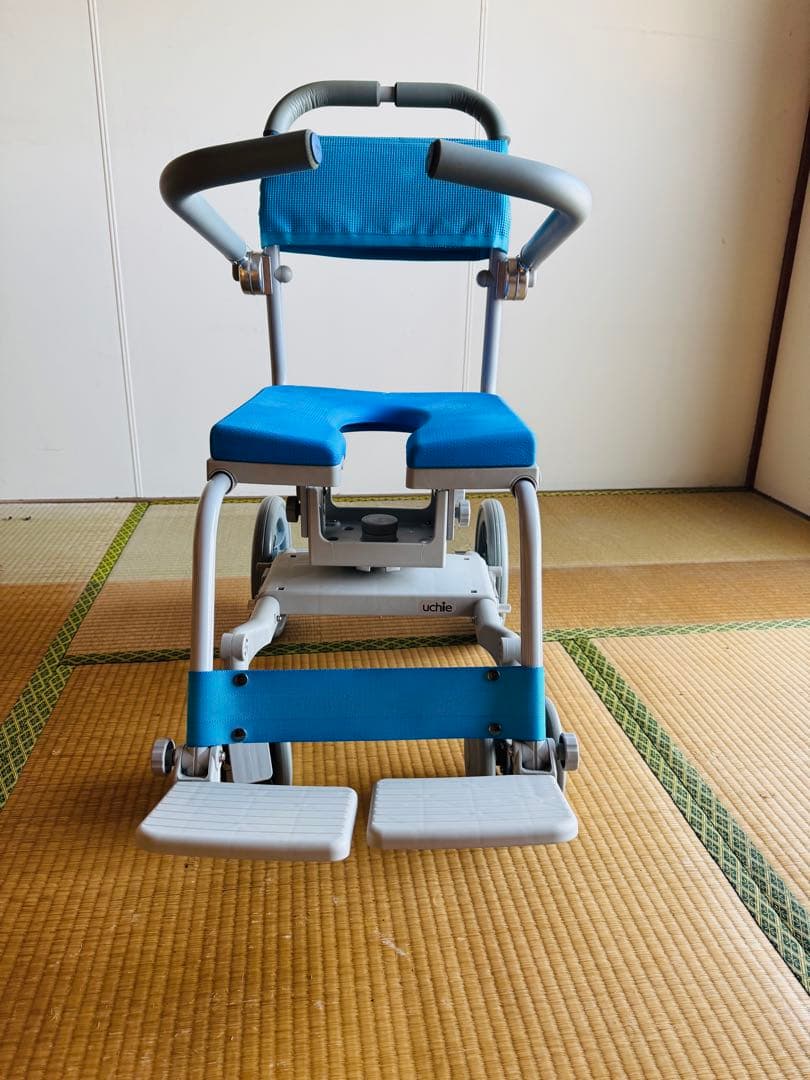 ウチエuchie 入浴用椅子 シャワーキャリー U型シート 介護用　コンパクト