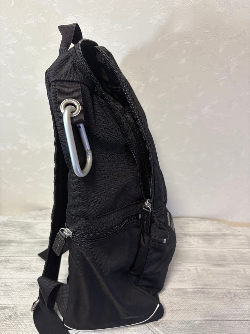 美品　marimekko ブラック バックパック