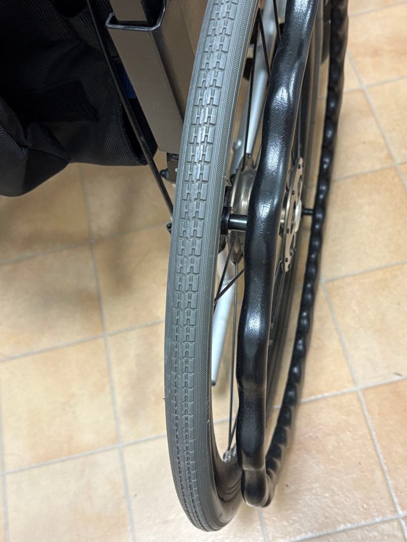 てて　美品　ネクストコア・マルチ NEXT-31B アルミ製自走式車椅子