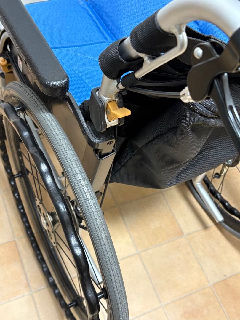 てて　美品　ネクストコア・マルチ NEXT-31B アルミ製自走式車椅子