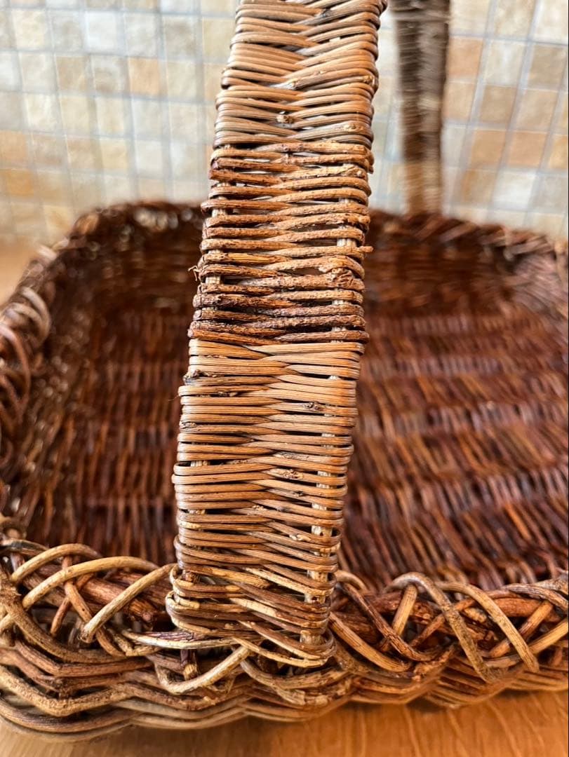 ハンドメイドアケビのカゴ