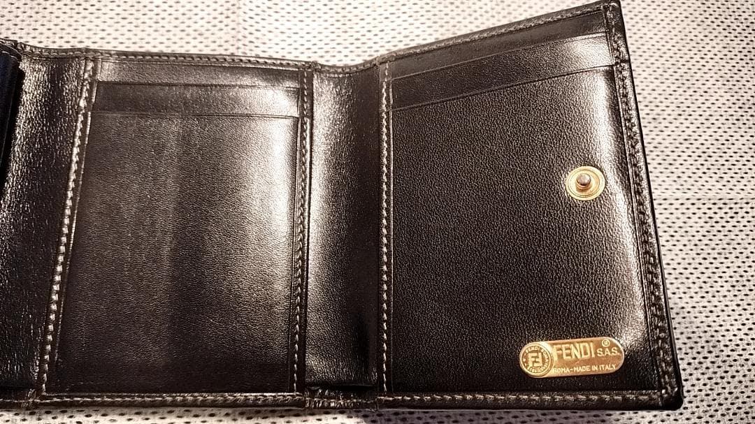 FENDI フェンディ ズッカ柄 三つ折り財布