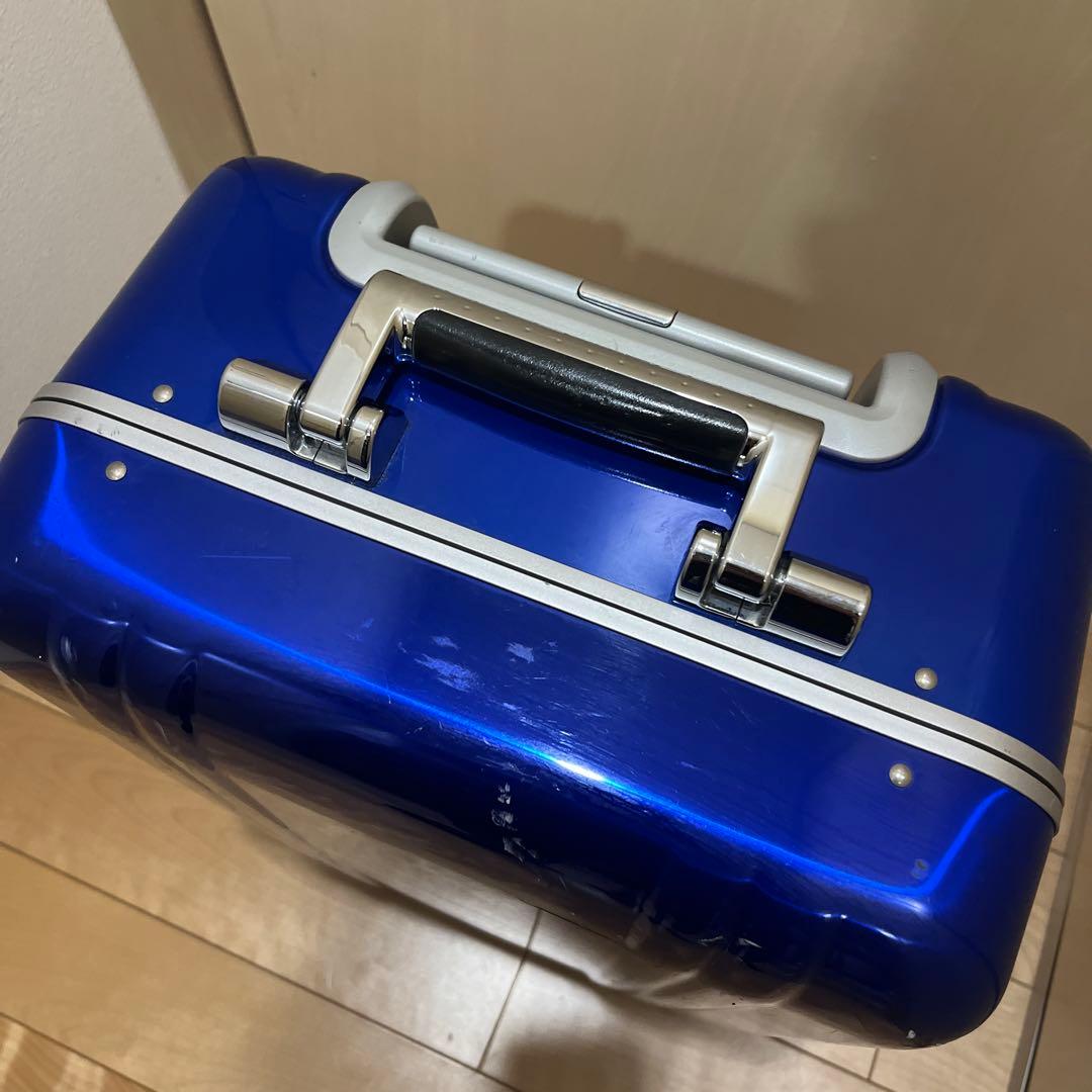 ゼロハリバートンスーツケースポリカーボネートタイプ　機内持ち込み