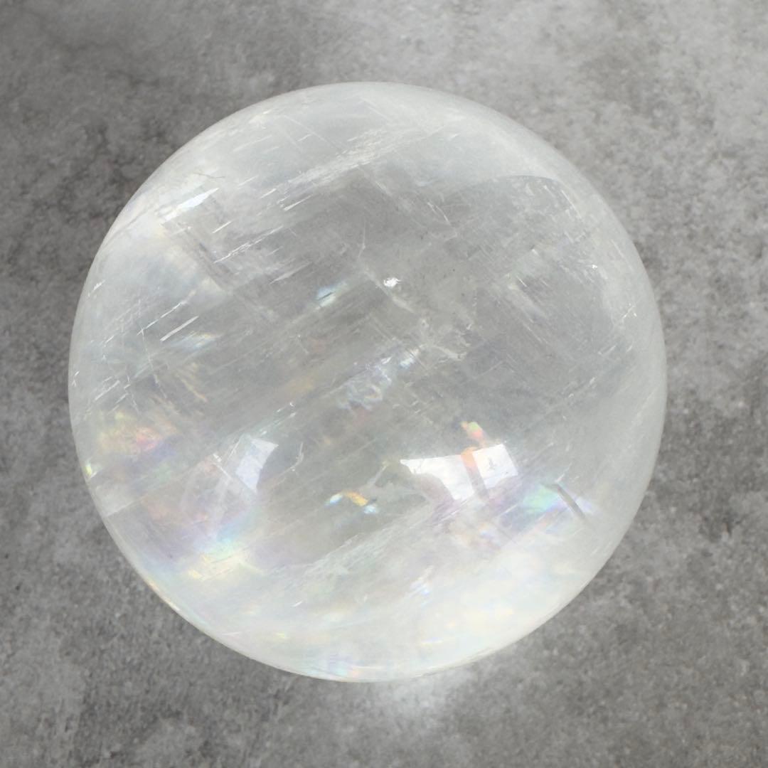 レインボー　ホワイトカルサイト　スフィア　約65mm