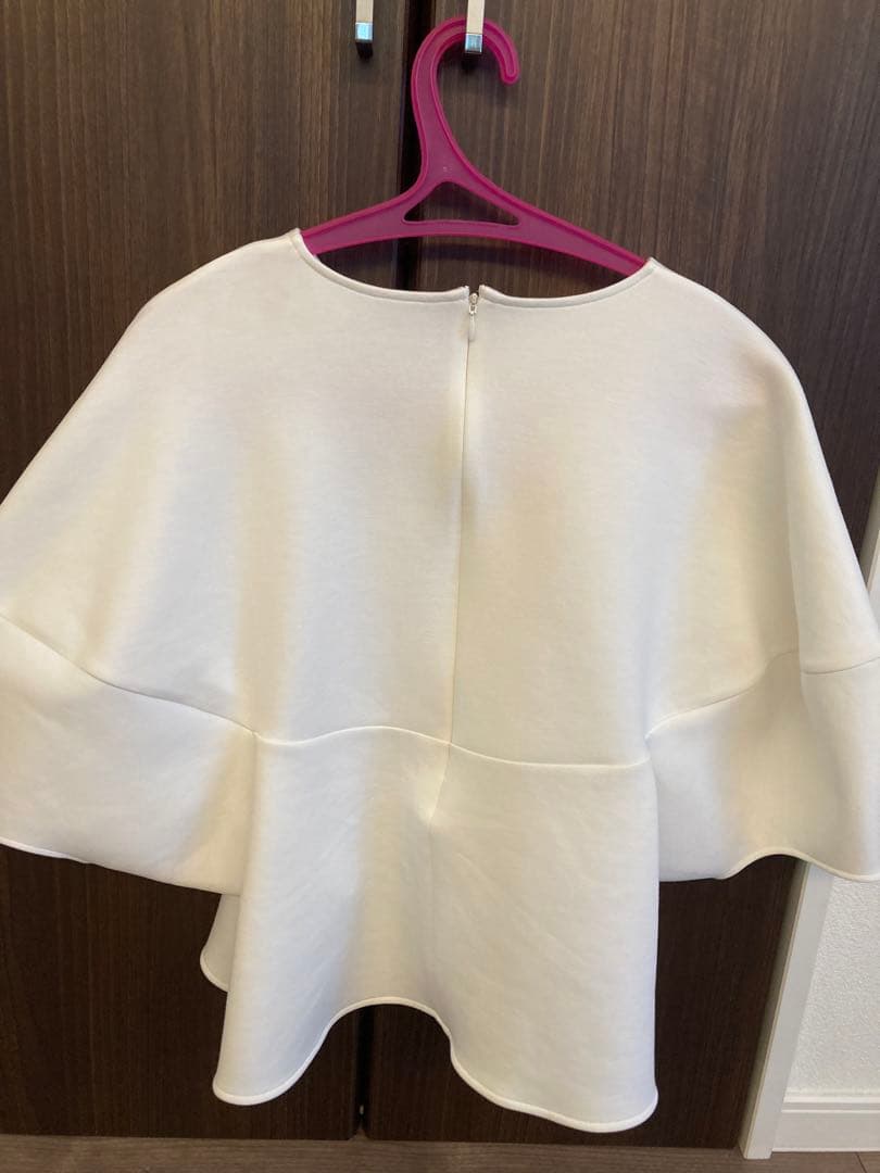 Litenスカルプチュアフォームプルオーバー、ホワイト2025AW商品です。