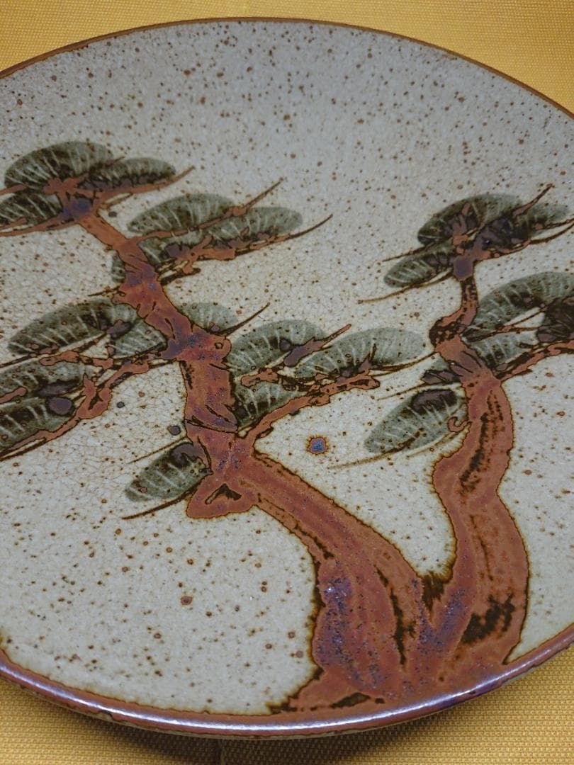【美品】丸皿　飾り皿　松絵　陶器　置物　インテリア　工芸品　美術品　A1162