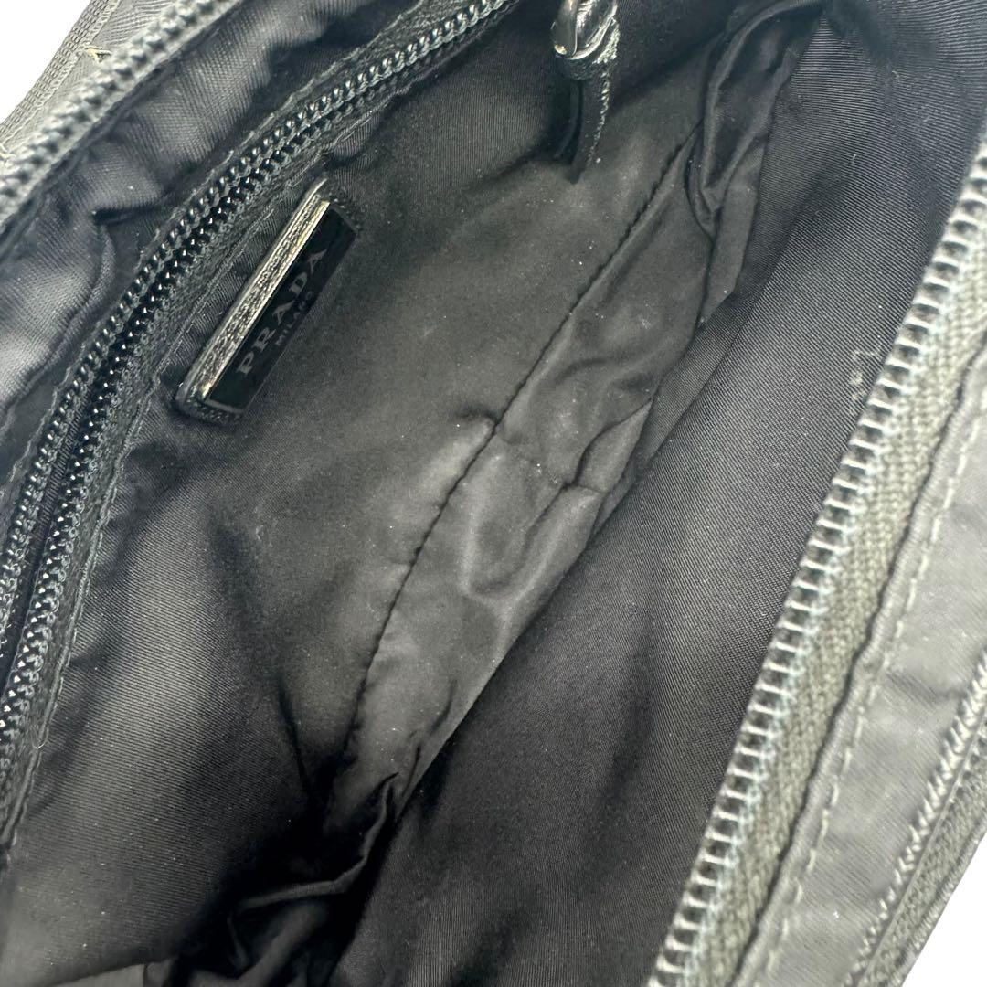 PRADA ボディバッグ 三角プレート ロゴ金具 キャンバス