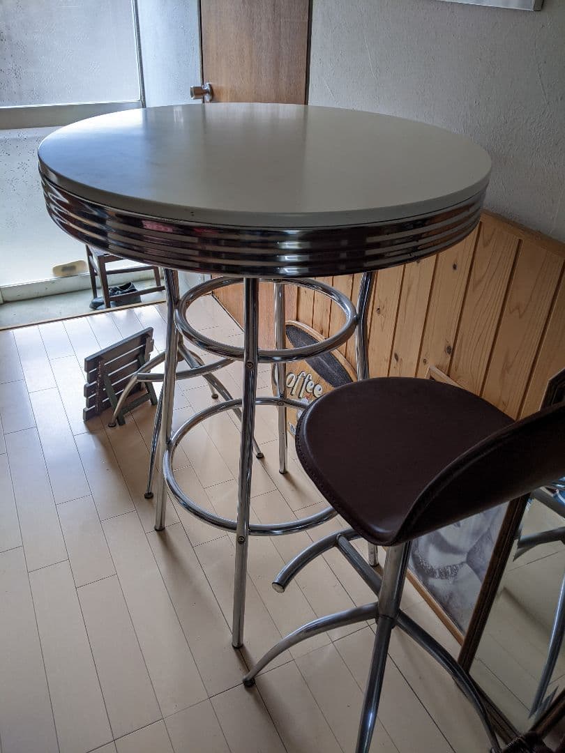 ホワイト円形アメリカンダイナーテーブル　座面　皮張り椅子　2脚セット