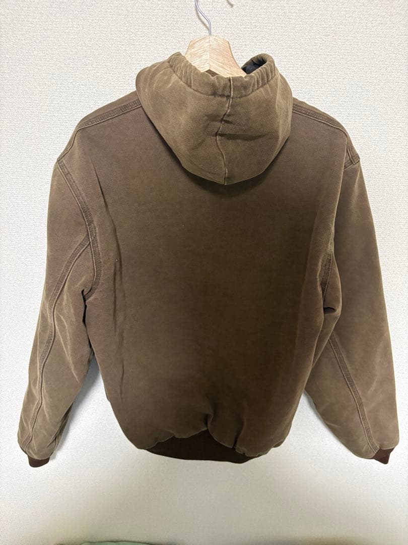フード付きブラウンジャンパー