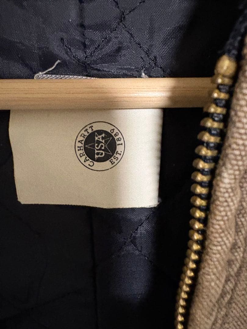 フード付きブラウンジャンパー