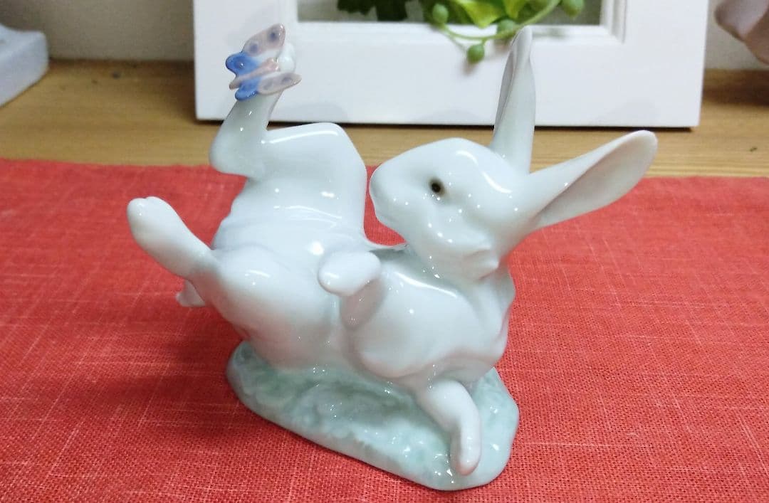 リヤドロ LLADRO 5888 うさぎ　蝶々 ”That Tickles”