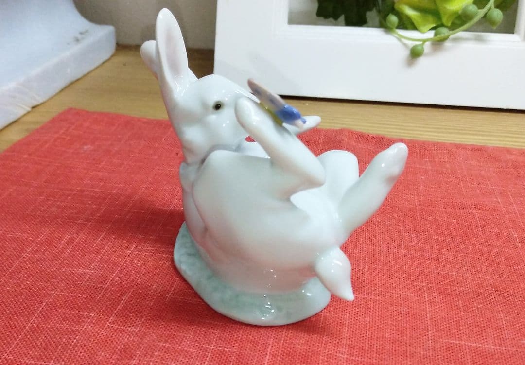 リヤドロ LLADRO 5888 うさぎ　蝶々 ”That Tickles”
