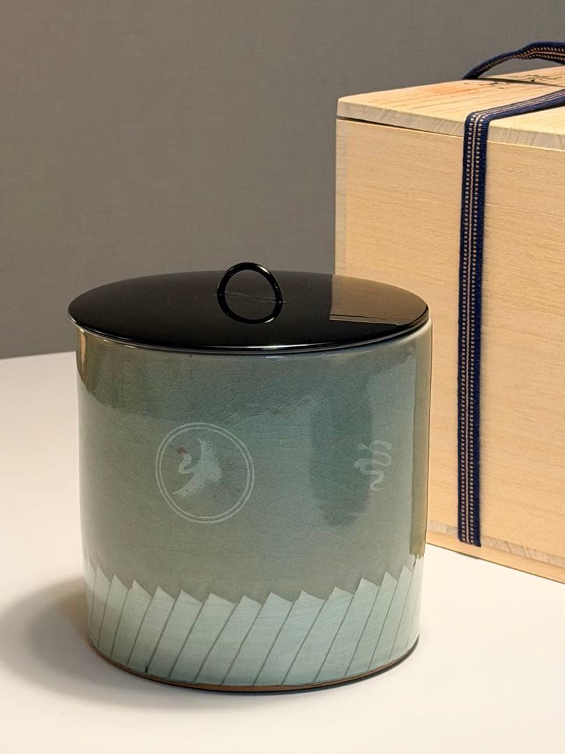 青瓷雲鶴　一重口水指　蓋付き