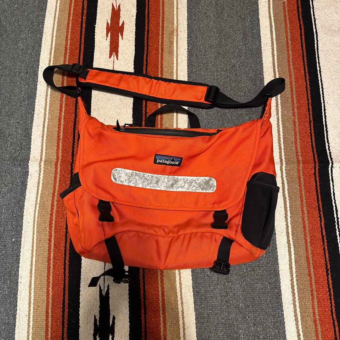 Patagonia メッセンジャーバッグ オレンジ