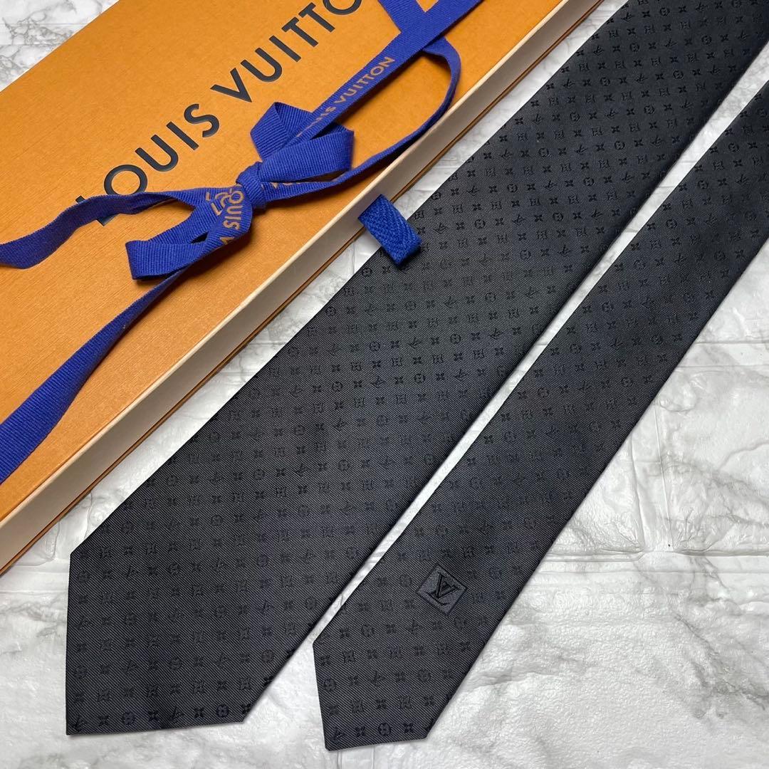現行タグ　ルイヴィトン　LOUIS VUITTON ネクタイ　モノグラム　スーツ