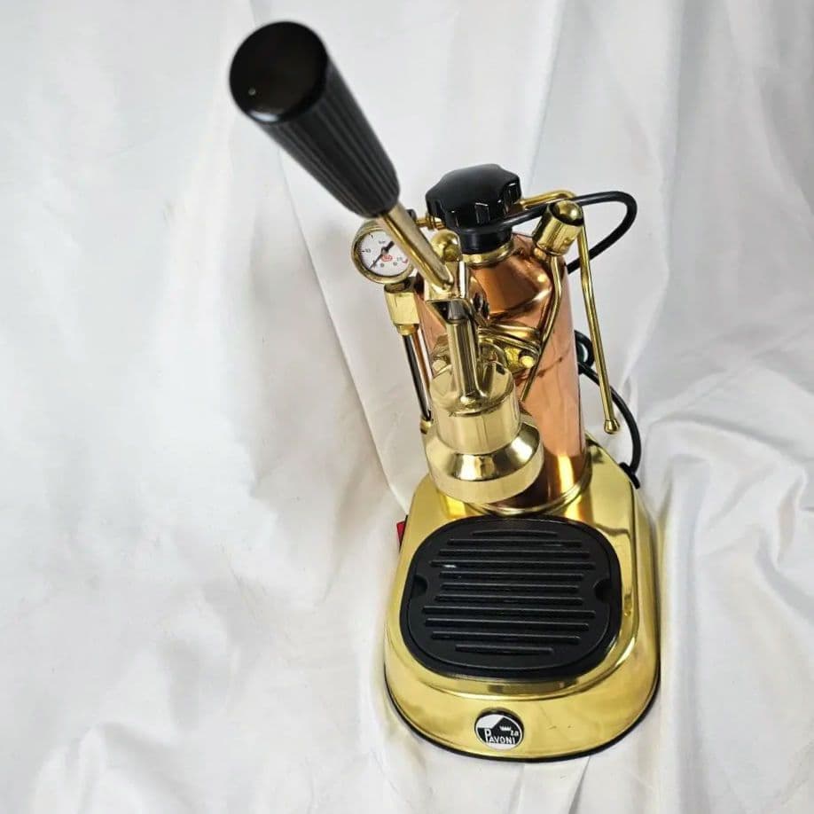 パボーニの手動式エスプレッソマシンになります。