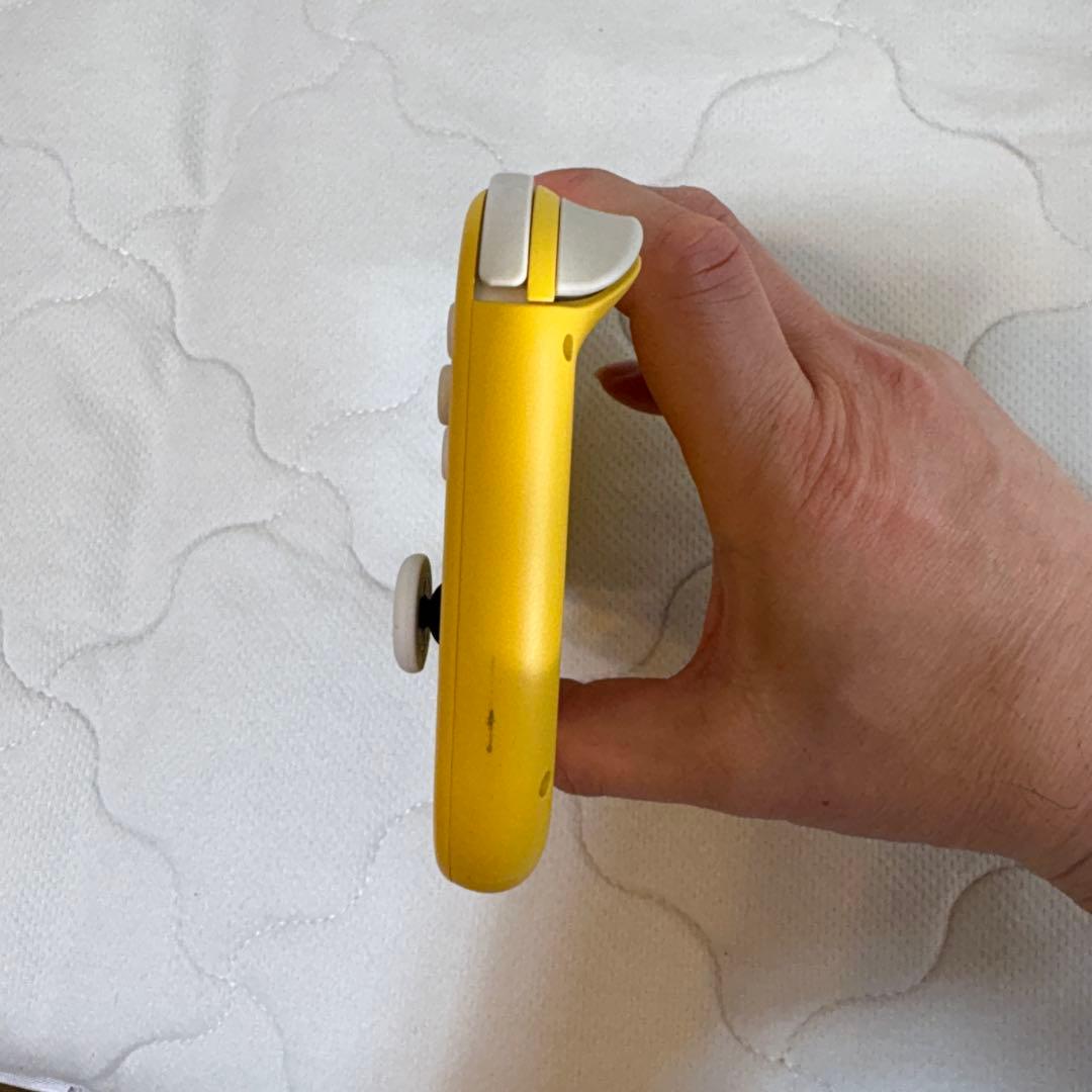 Nintendo Switch Lite イエロー 充電器 箱付き