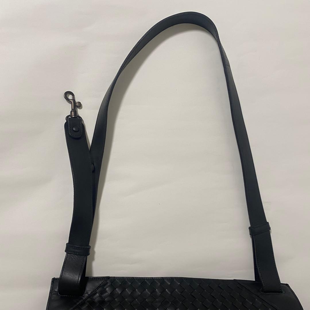BOTTEGA VENETA メッセンジャーバッグ イントレチャート 黒