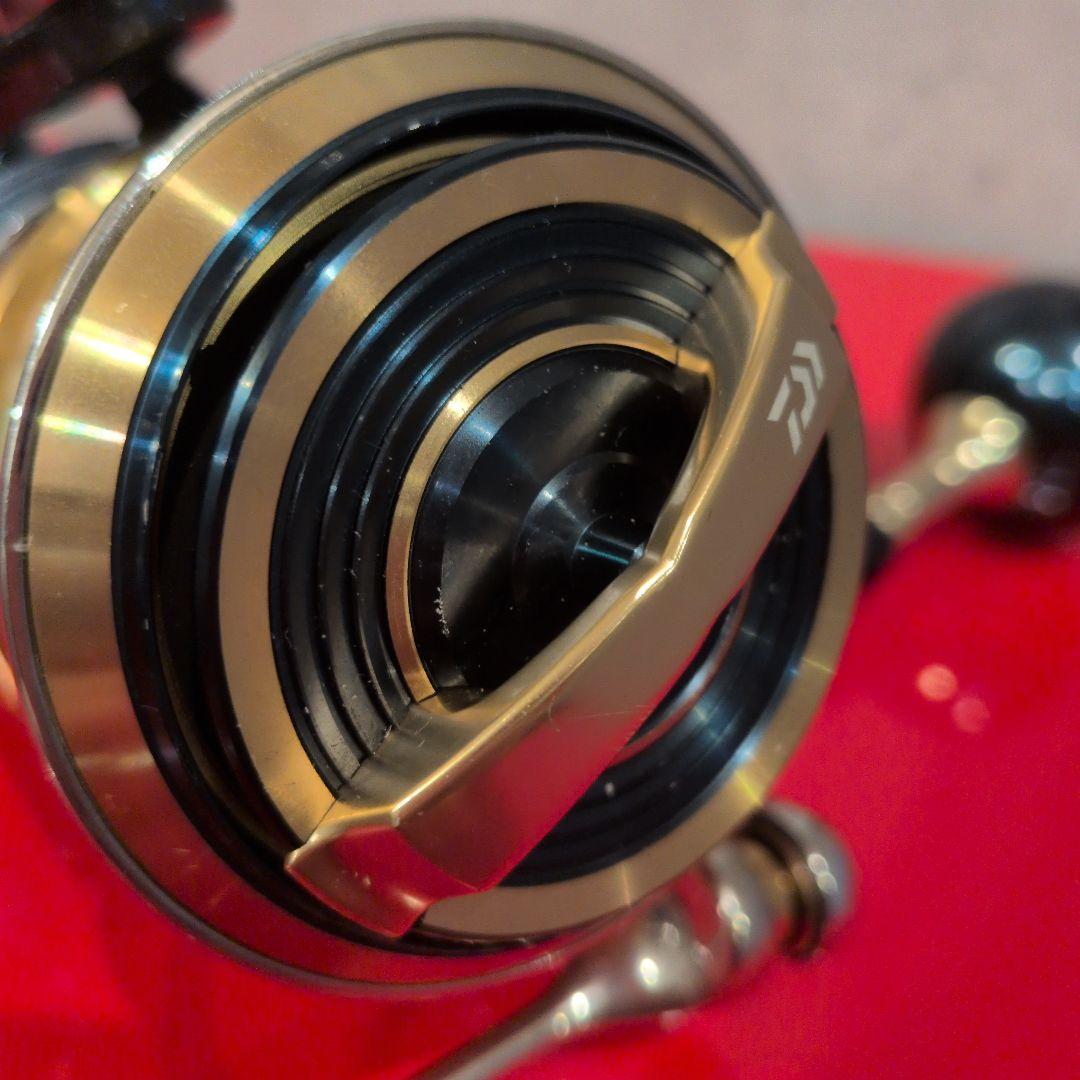 松*原様 ダイワ　ソルティガ　10000ｐ スピニングリール　ジギング　極　美品