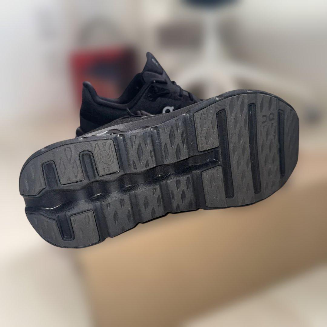 ON cloudtilt サイズ26