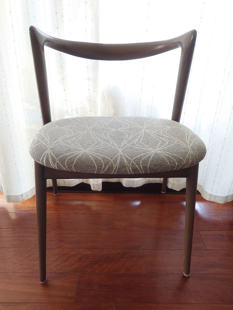 フクラ カストール ダイニングチェア