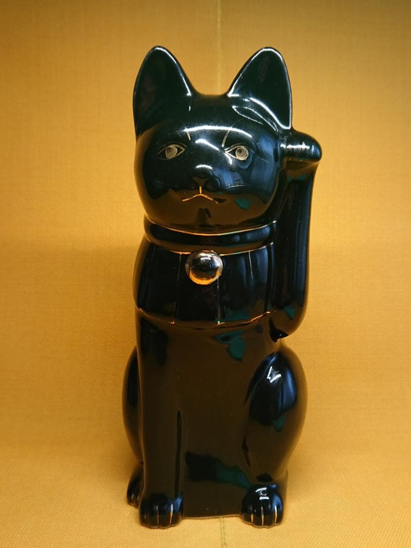 骨董　招き猫　黒猫　陶器　オブジェ　置物　インテリア　工芸品　美術品　A2572
