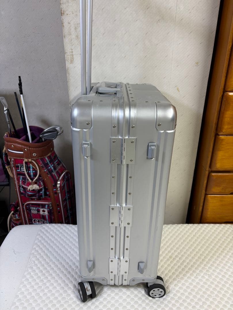 m*3様 非売品 65L メルセデスベンツ スーツケース シルバーキャリーケース