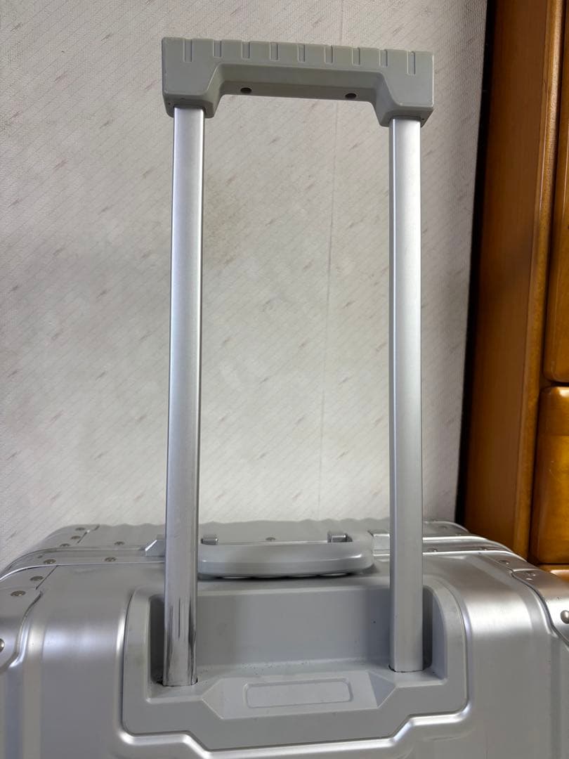 m*3様 非売品 65L メルセデスベンツ スーツケース シルバーキャリーケース