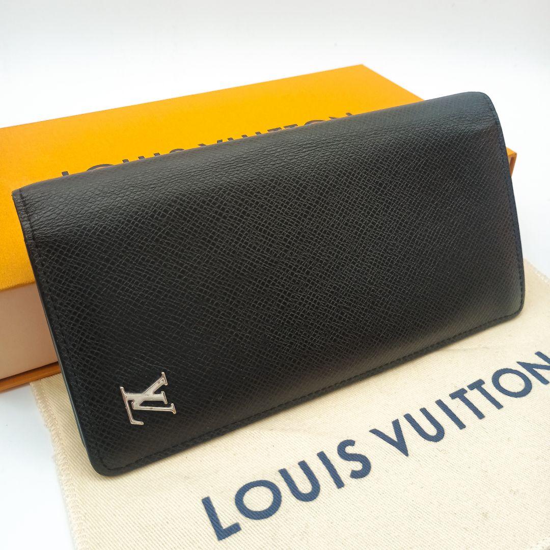 【美品SS】ルイヴィトン　タイガ　新型ブラザ　ロゴシルバー金具　黒系　IC搭載