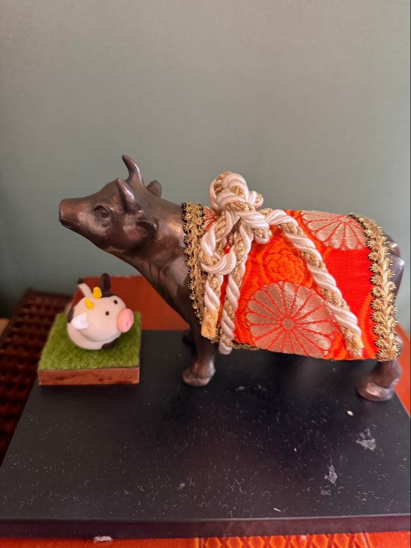 純銅　牛の置き物