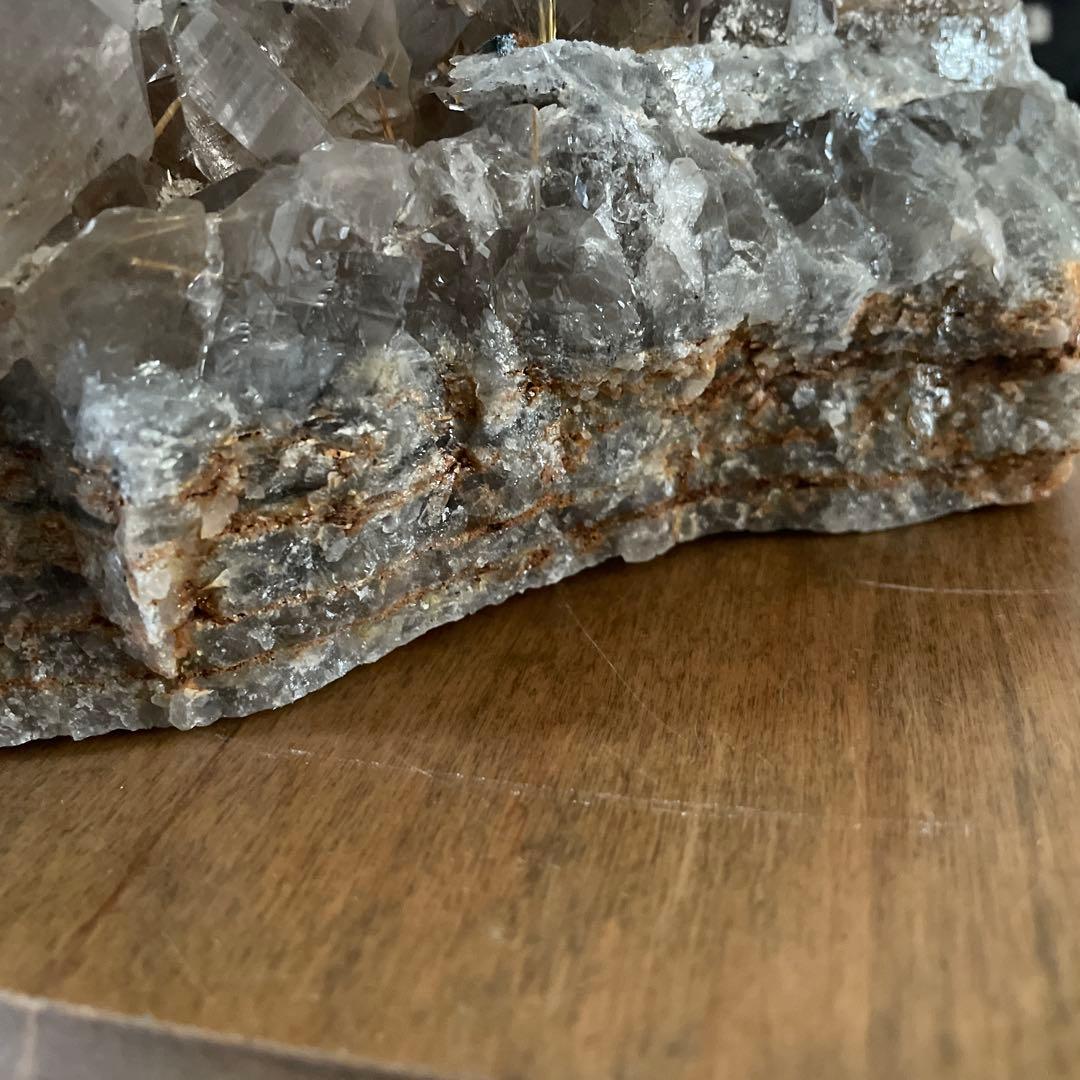 ブラジル産 ルチル入りスモーキークォーツ・クラスター（母岩付き）