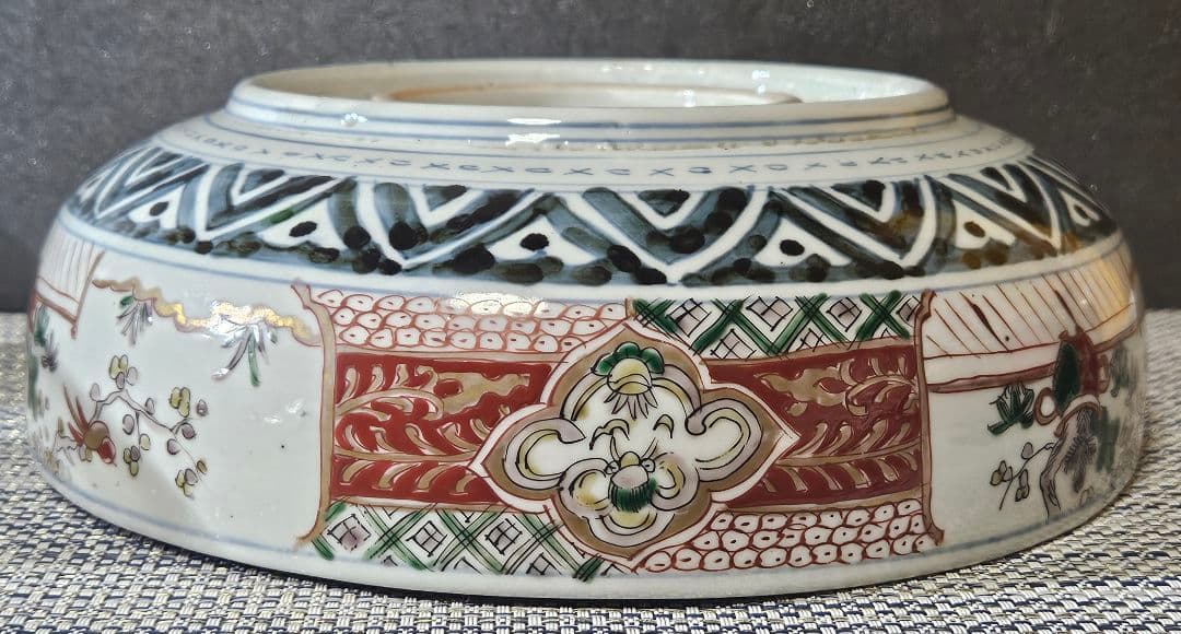 豪華絢爛　江戸時代後期　古伊万里　染錦　麒麟に宝尽し　市松文様　24.3cm大鉢