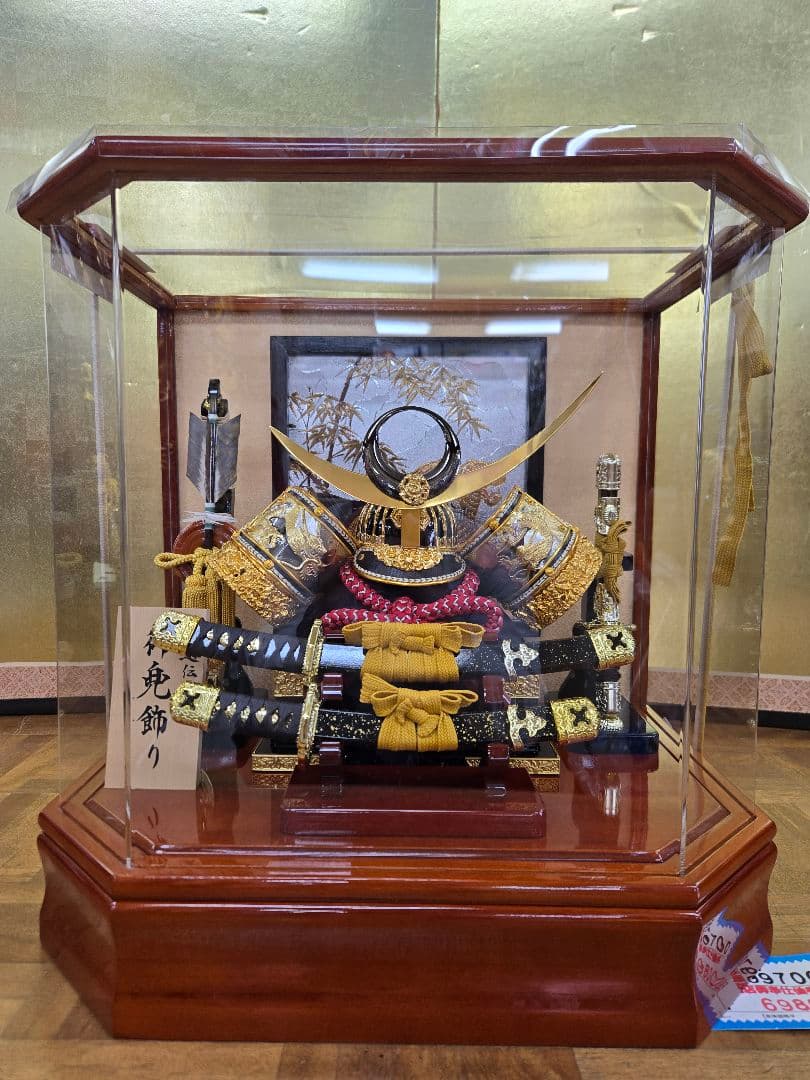 【展示品限り】五月人形　兜　上杉謙信　ケース飾り　※閉店セール　K6