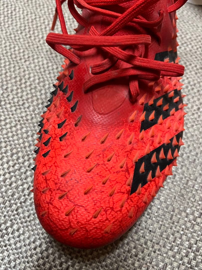 アディダス PREDATOR 赤 スポーツシューズ