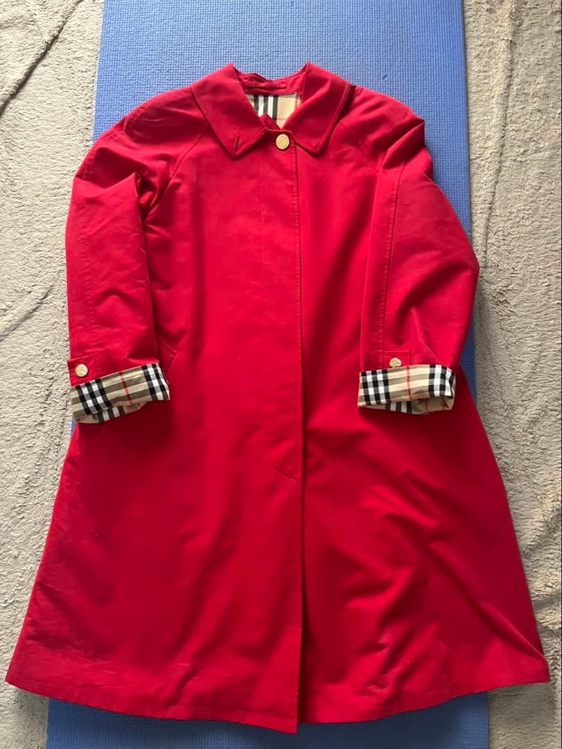 Burberry レッドトレンチコート チェック柄