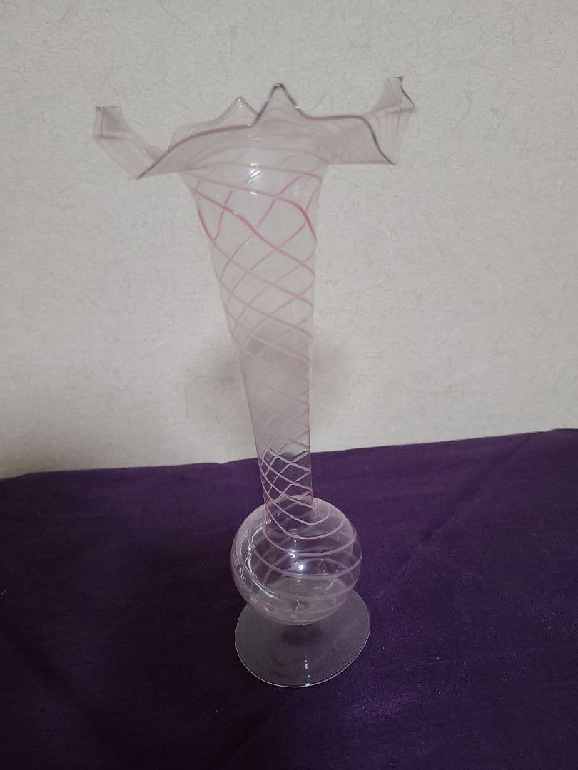 オーストリアビミニ工房によるレース吹きガラス花瓶