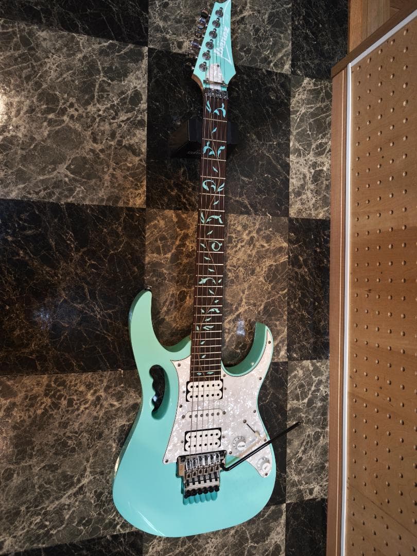 ☆彡Ibanez（アイバニーズ）Steve Vai JEM70V