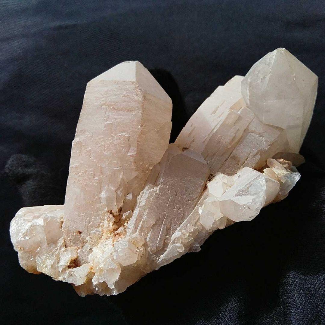 ②マダガスカル産水晶 原石 クラスター 蝋燭水晶 ミルキークォーツ フロスト水晶