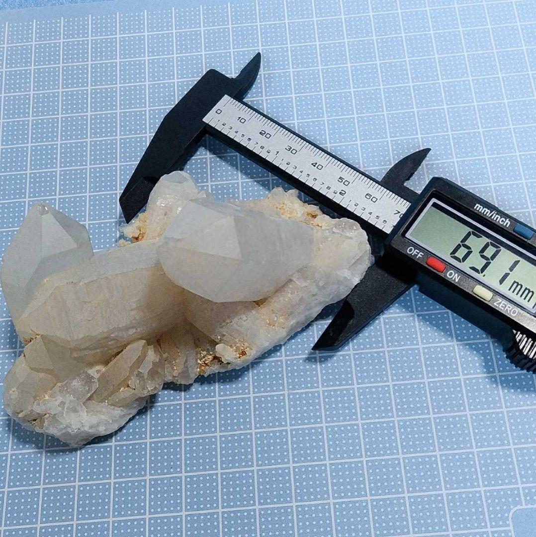 ②マダガスカル産水晶 原石 クラスター 蝋燭水晶 ミルキークォーツ フロスト水晶